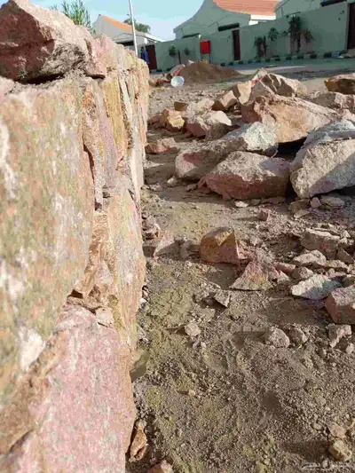معلم حجر كبير وسغير 2
