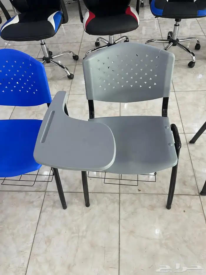 طاولة مدرسة و كراسي محاضرات 18