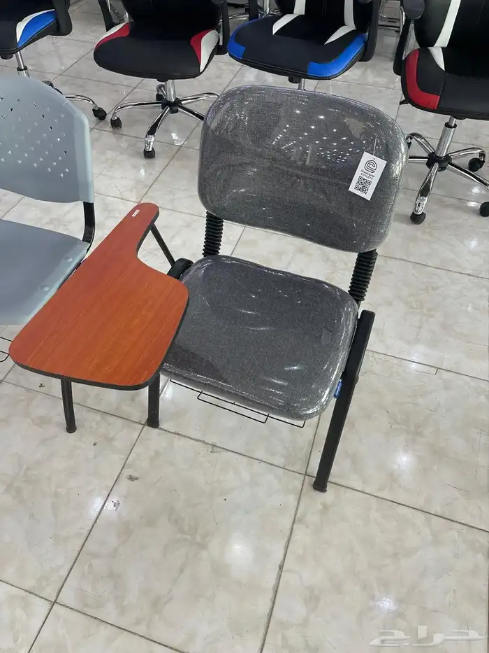 طاولة مدرسة و كراسي محاضرات 5