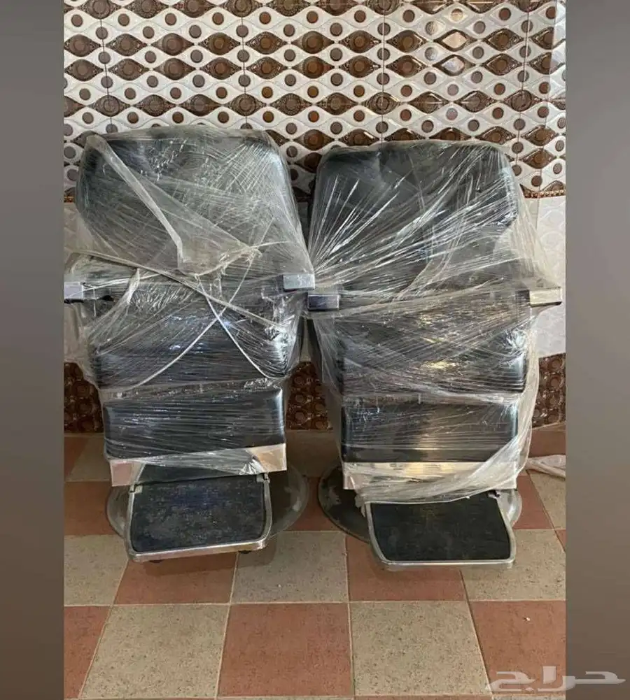 السلام عليكم عندي كراسي الحلاق عدد 2 وا جهاز التعقيم 2 0