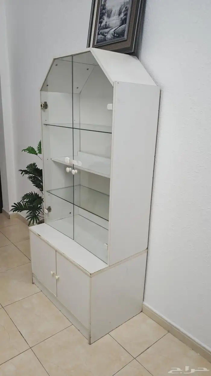 للبيع بترينه مكتبه 5 ارفف وابواب زجاج 2