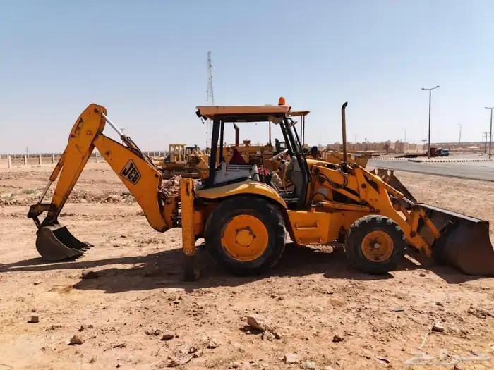 جي سي بي عرجاء للايجار اليوميه 3