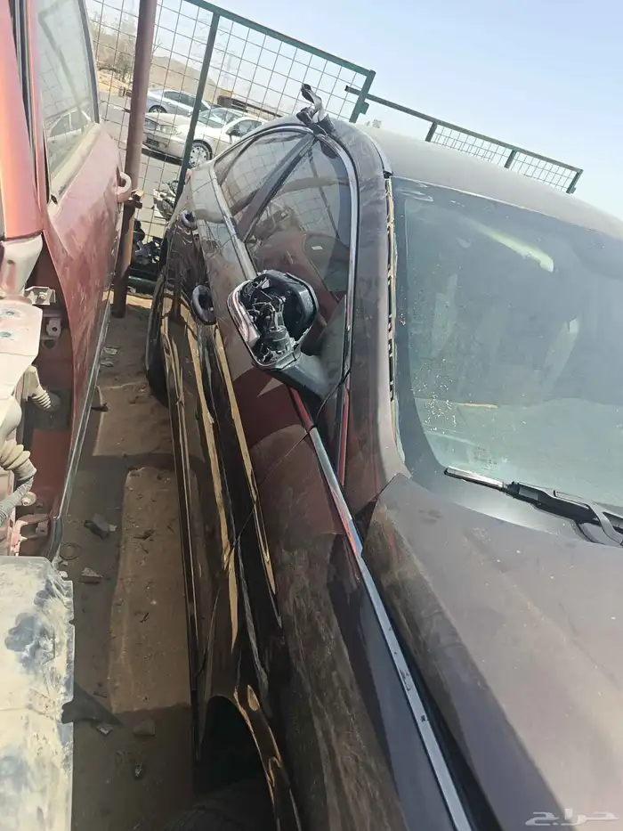 يوجد لدينا قطع غيار السيارات هونداي 5