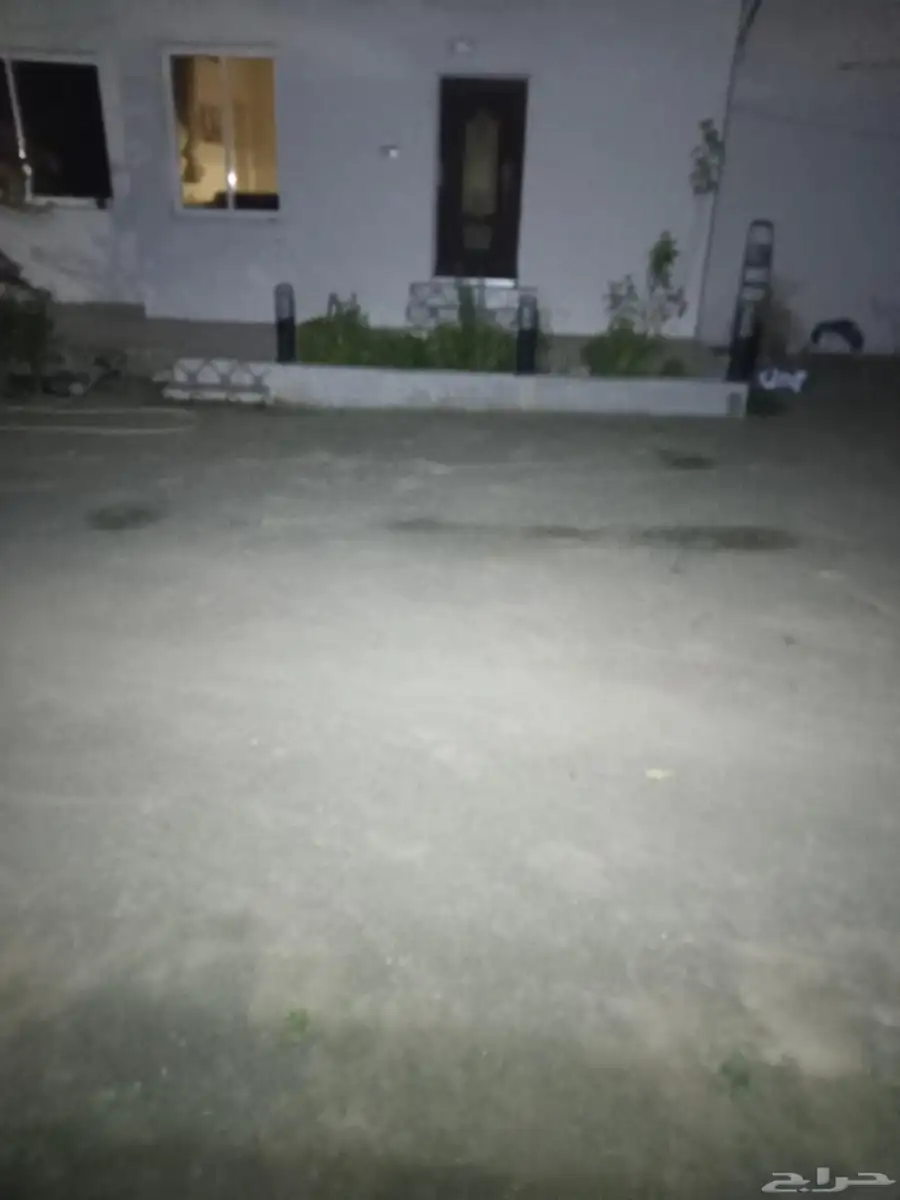 كشافات على طاقه شمسيه وشاحن 4