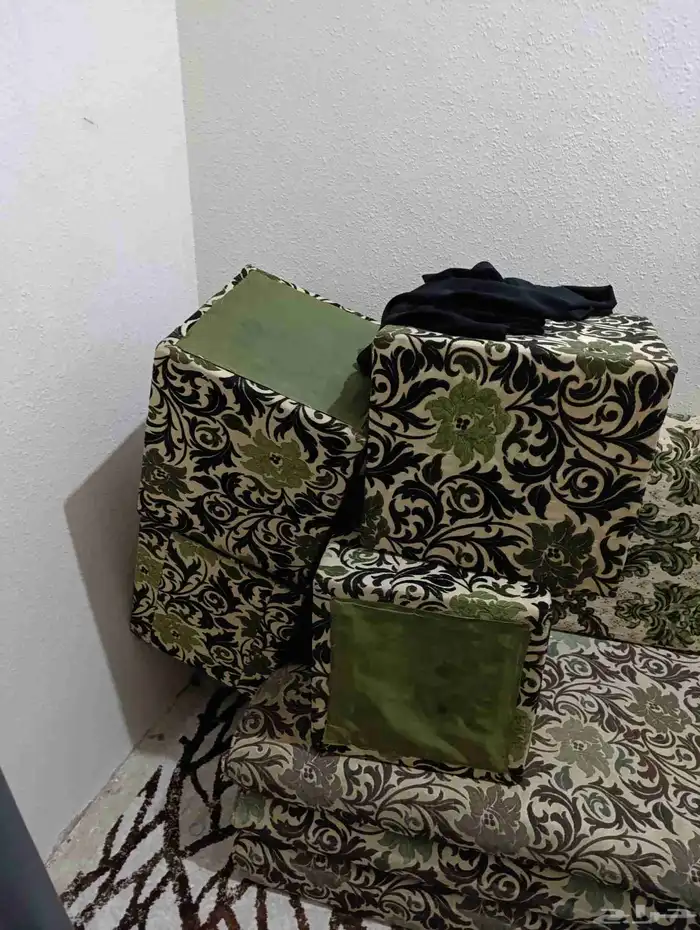 كنبات لون اخضر 8 قطع مع 5 طاولة مستعجل بيع ل الأعلى سوم 4