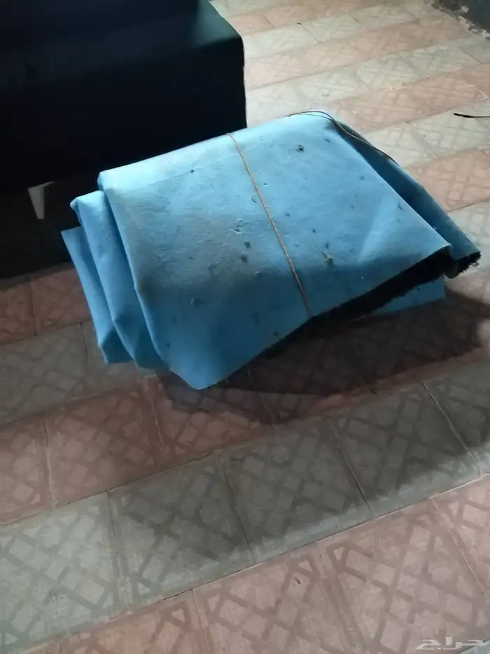 قطعتين كنب و فرشة 4 في 5 للبيع 1
