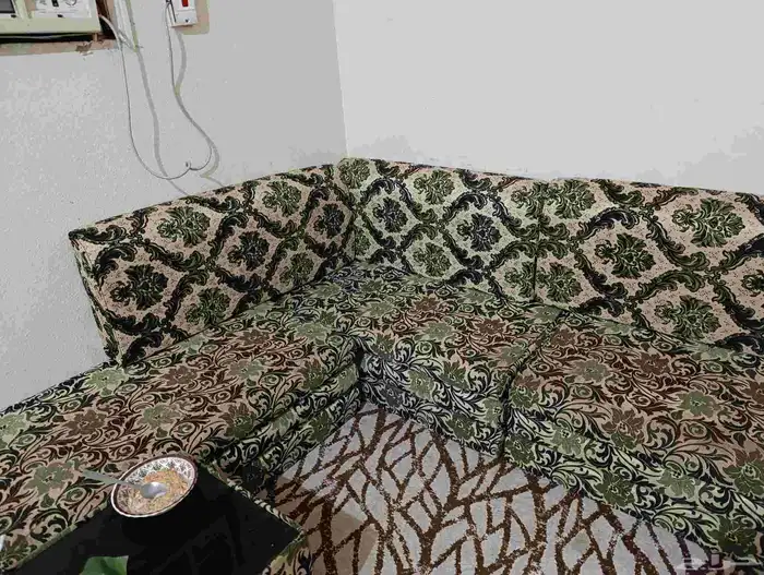 كنبات لون اخضر 8 قطع مع 5 طاولة مستعجل بيع ل الأعلى سوم 1