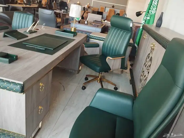جديد اثاث طقم مكاتب كامل مودرن وكنب مكتبي متوفر (وموجود الت 1