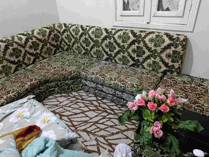 كنبات لون اخضر 8 قطع مع 5 طاولة مستعجل بيع ل الأعلى سوم 2