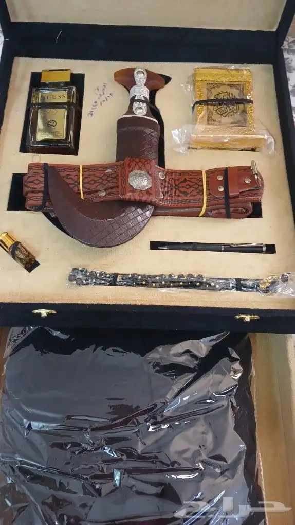 طقم هدية رجالية مع بشت 1