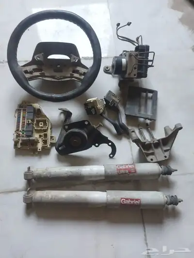 للبيع قطع غيار جيب شيروكي 11