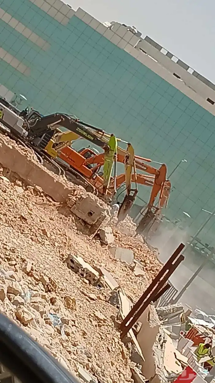 قلابات وتريلات للايجار اليومي والشهري 2