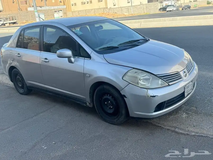 Nissan 2008 4