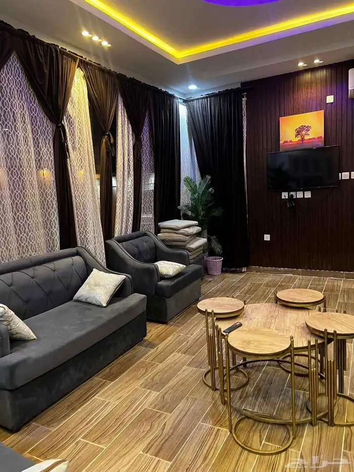 فله بمسبح ومجلس خارجي و 2 غرف نوم وحوش كبير 2