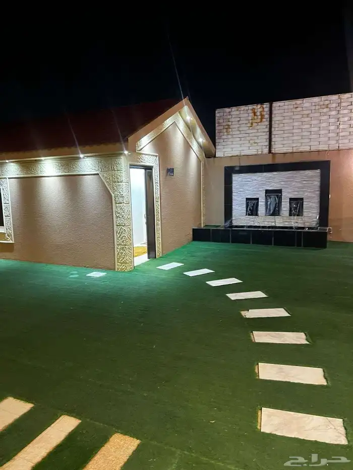 فله بمسبح ومجلس خارجي و 2 غرف نوم وحوش كبير 0