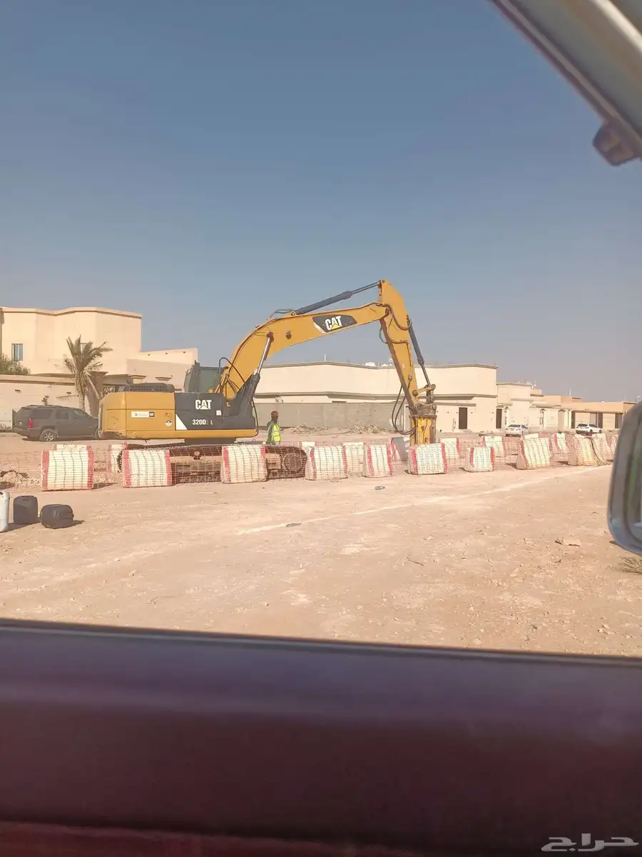 بوكلين كتر 320موديل 2014لليجار الشهرى 3