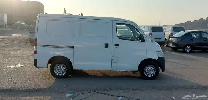 فان دايهاتسو موديل 2015 الايجار شهري و اسبوعي 7