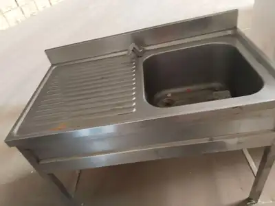 ثلاجه ومدخنه وقاعده غاز 3 عيون وا مغسله 1