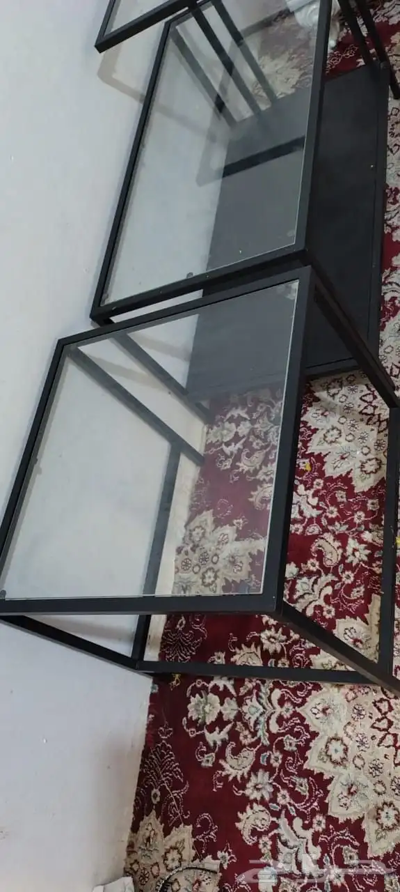 طاولات من ايكيا للبيع 0