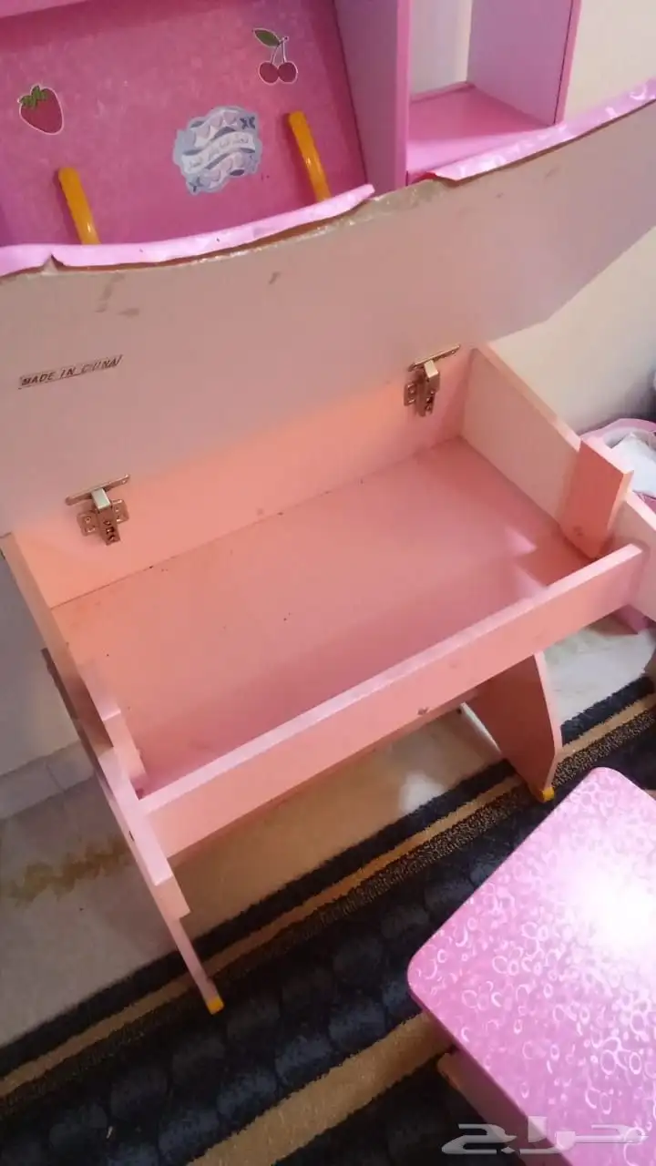 مكتب مدرسي نظيف 1