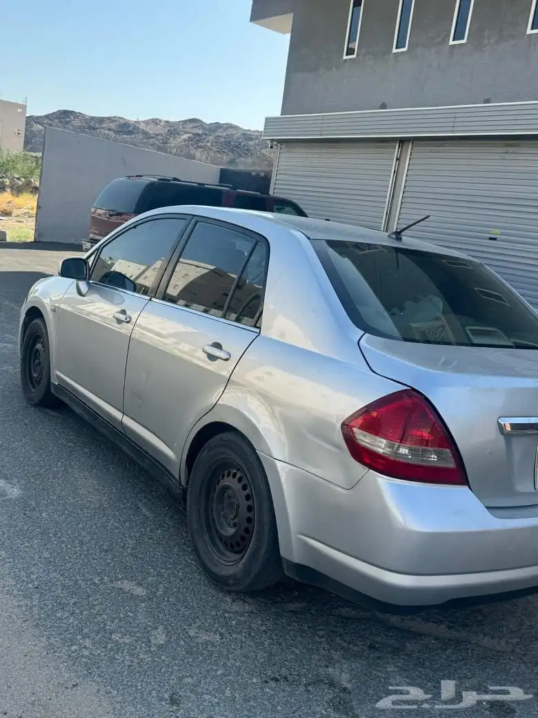 Nissan 2008 1