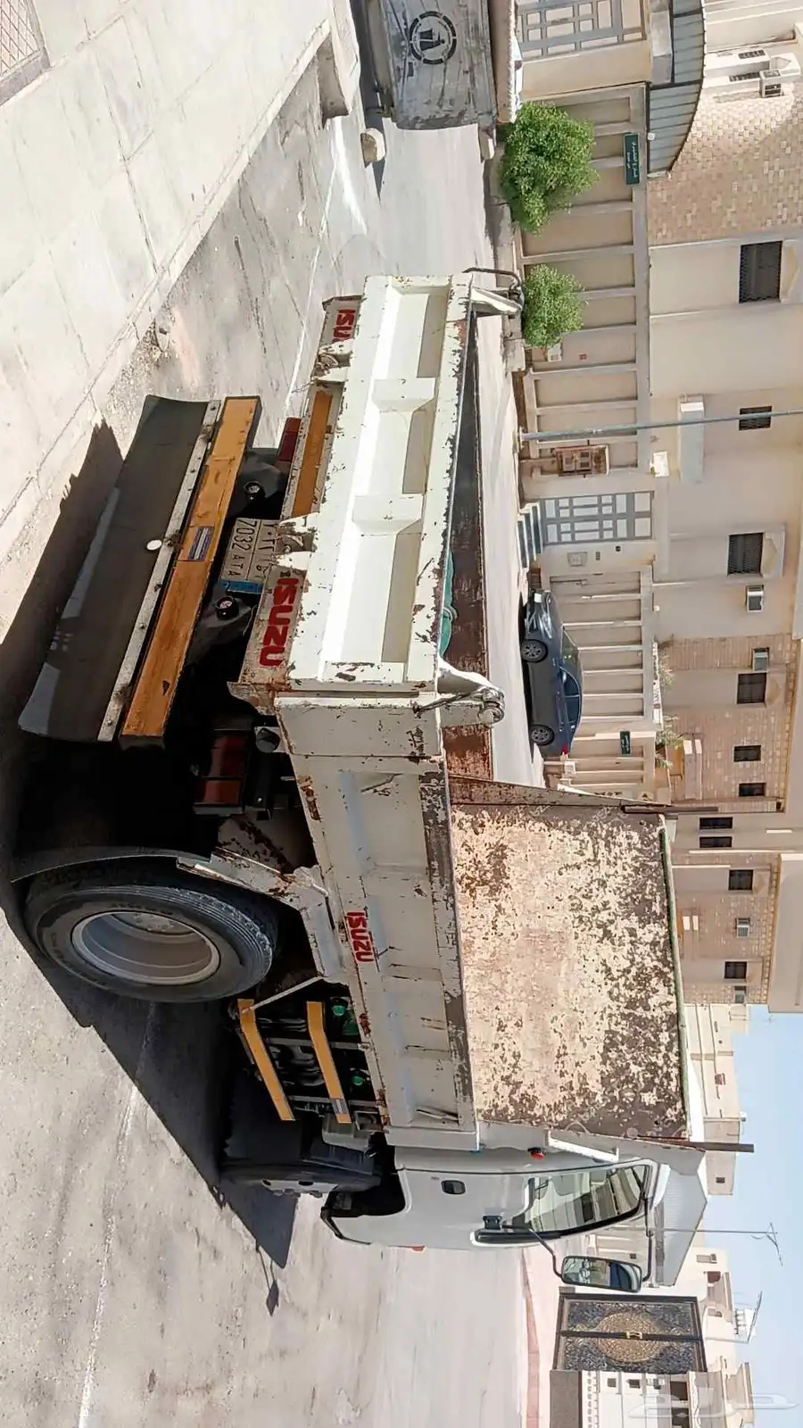 ايسوزو قلاب 3طن... 2004. ديزل. نظيف 3