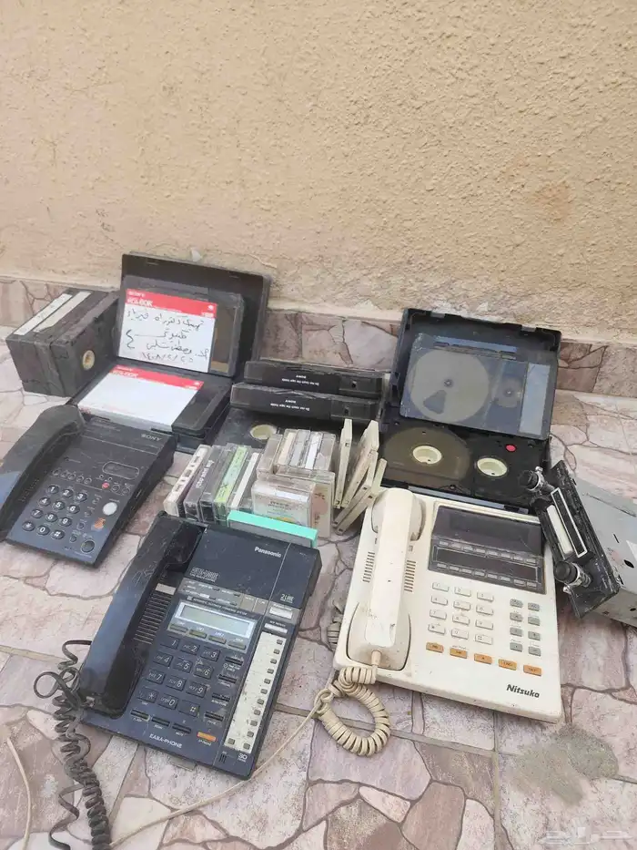 تلفونات قديمه تراث مسجل اشرطة فديو 0
