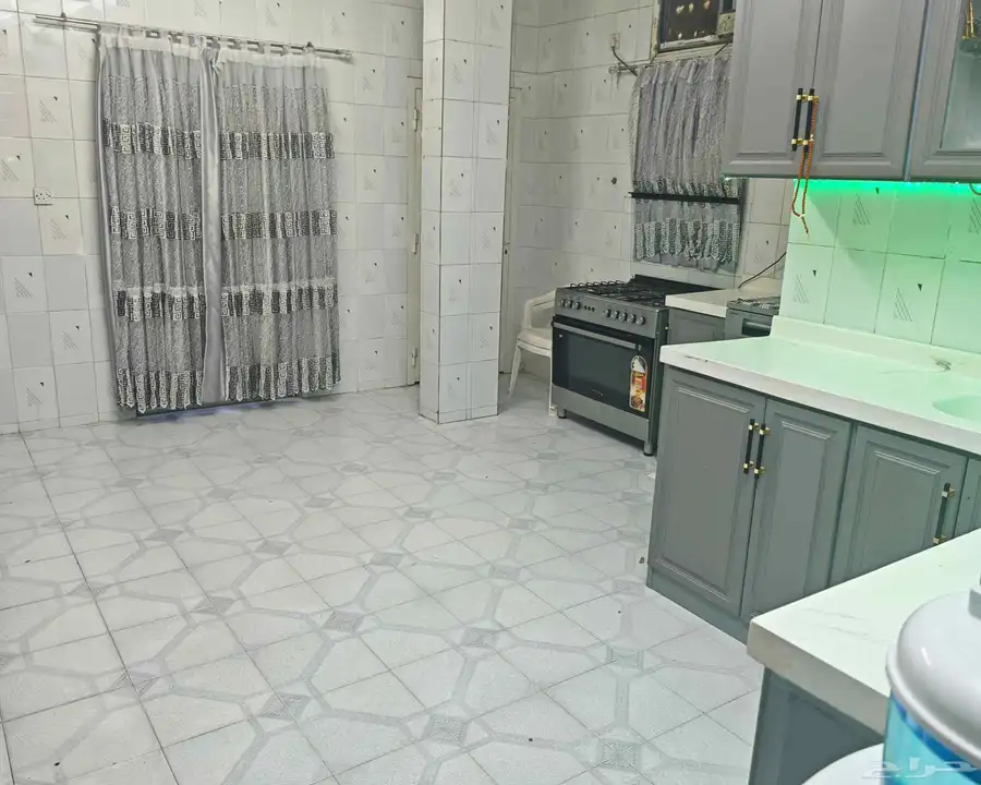 مطبخ و أجهزته للبيع جلاية تلاجة مكيفات مطبخ رخام فريزر وغرفة 9