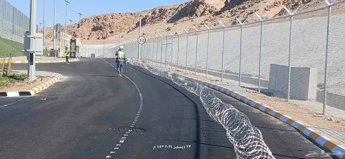 نحن نقوم بتوريد وتركيب جميع انواع الشبوك 4