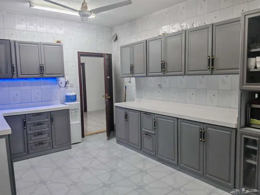 مطبخ و أجهزته للبيع جلاية تلاجة مكيفات مطبخ رخام فريزر وغرفة 6