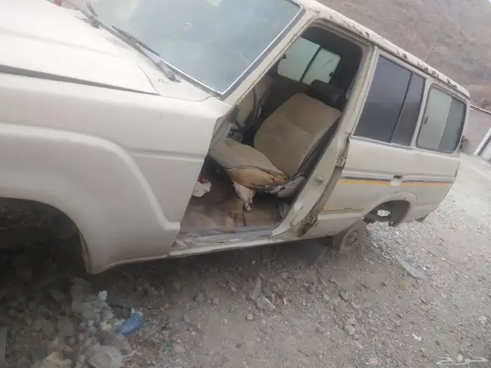 2 صالون قطع غيار من84 وتحت 83و82 قطع غيار فقط 4