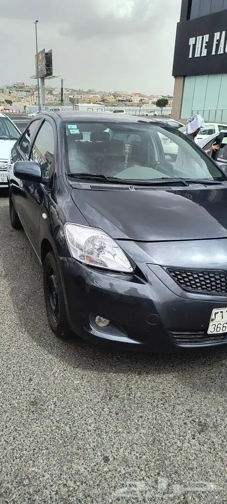 Toyota Yaris 2012 automatic full option 1