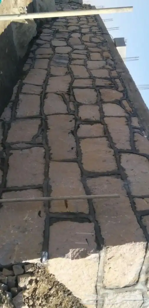 يوجدلدينا معدات ثقيله متكامله وسواقين ممتازين للبناء والهدد 4