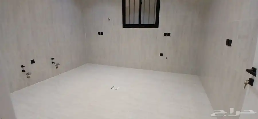 للبيع دور أرضيVIP في عماره دورين قرب مطار أبها وطريق الميه 10