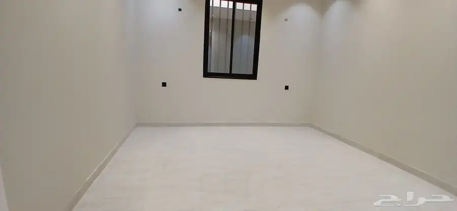 للبيع دور أرضيVIP في عماره دورين قرب مطار أبها وطريق الميه 14