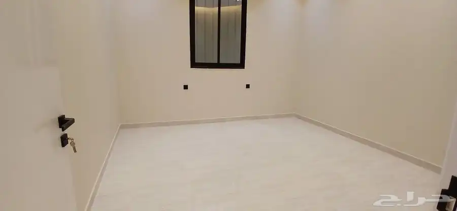 للبيع دور أرضيVIP في عماره دورين قرب مطار أبها وطريق الميه 16
