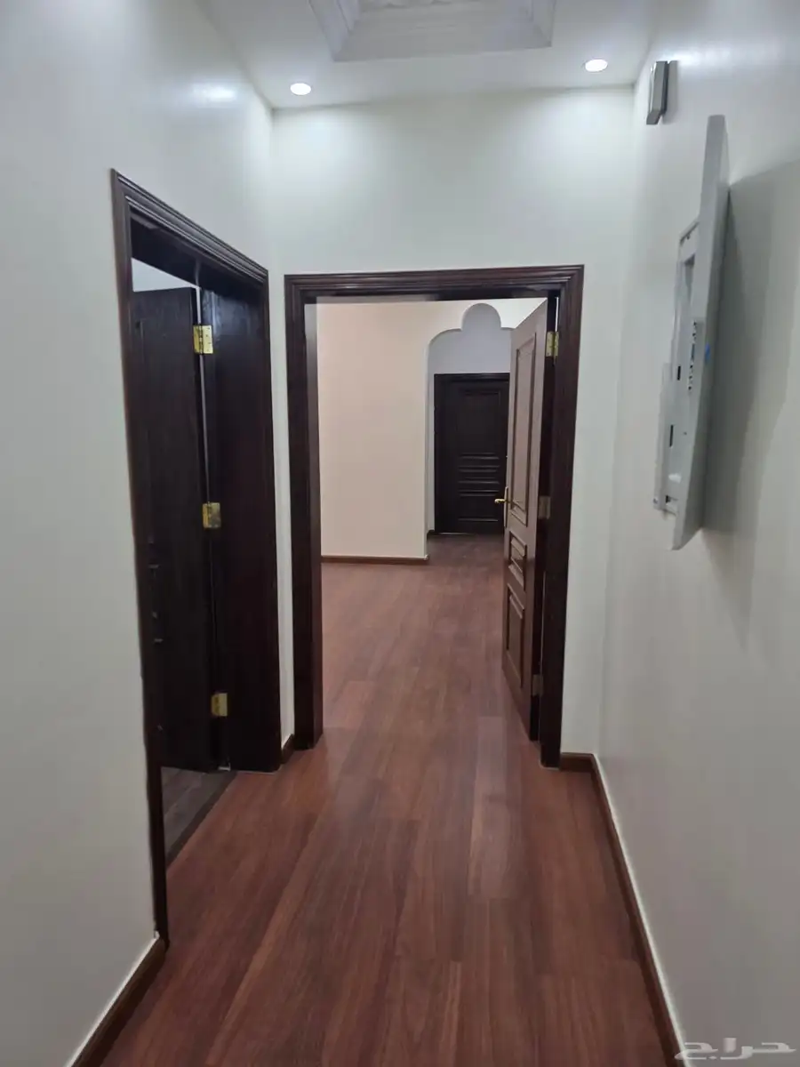 شقه 4 غرف مجدده للايجار حي المنار 9