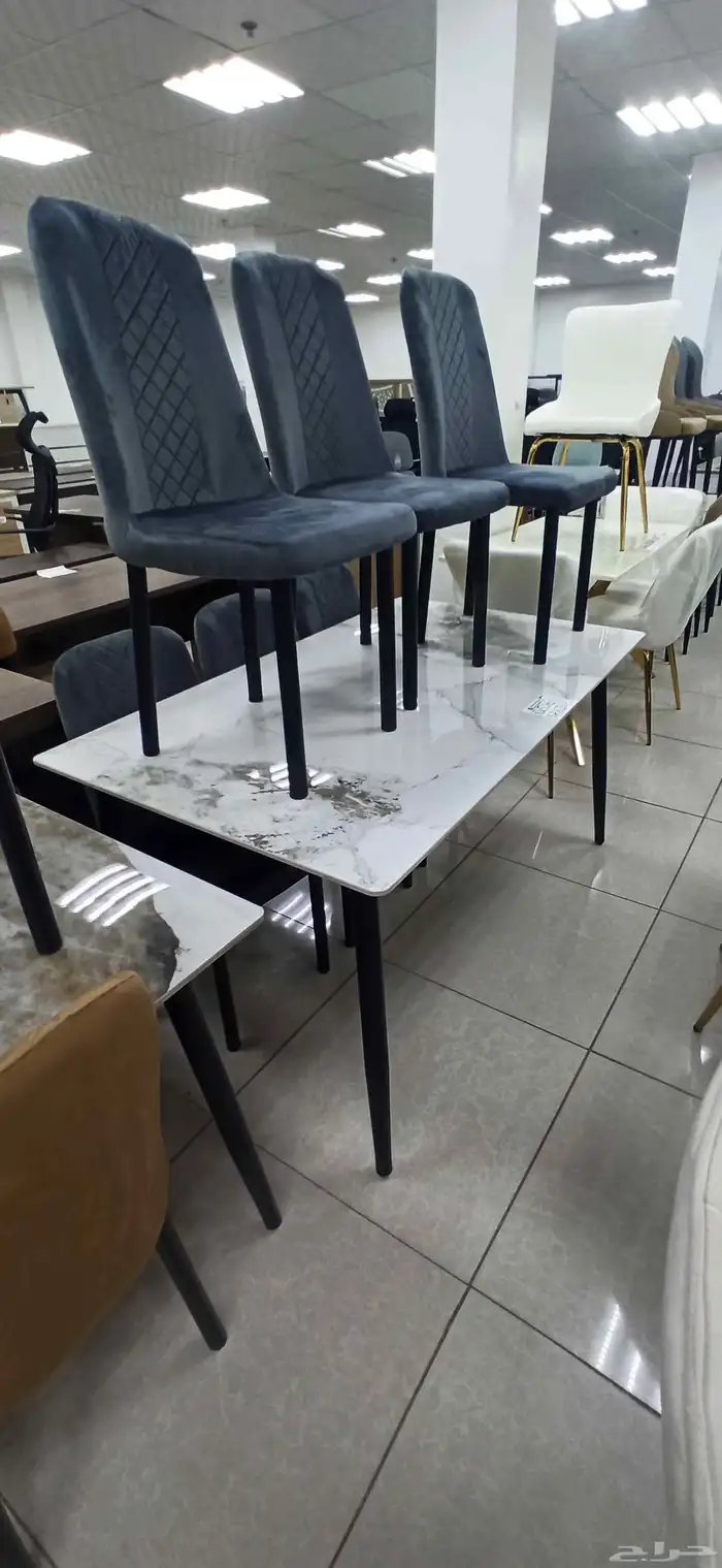 طاولات طعااام 4 و6 كراسي 1