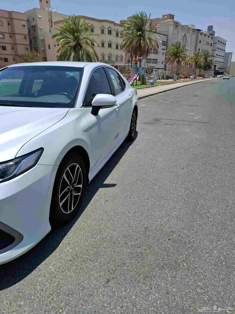 تويوتا كامري 2023 LE بنزين 12