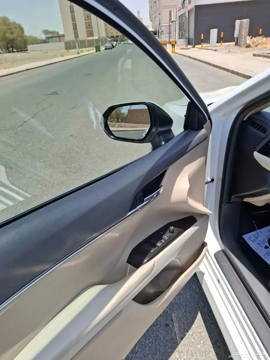 تويوتا كامري 2023 LE بنزين 35
