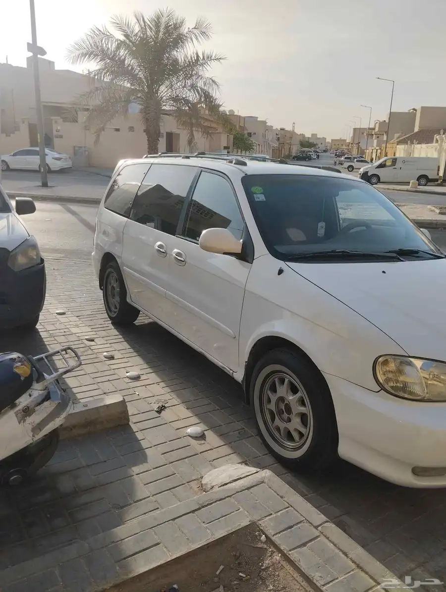kia carnival model 2002 13500 sr 2