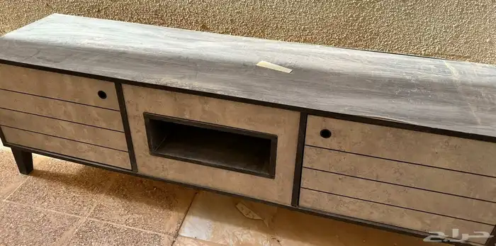 طاولة تلفزيون للبيع شبه جديدة 0