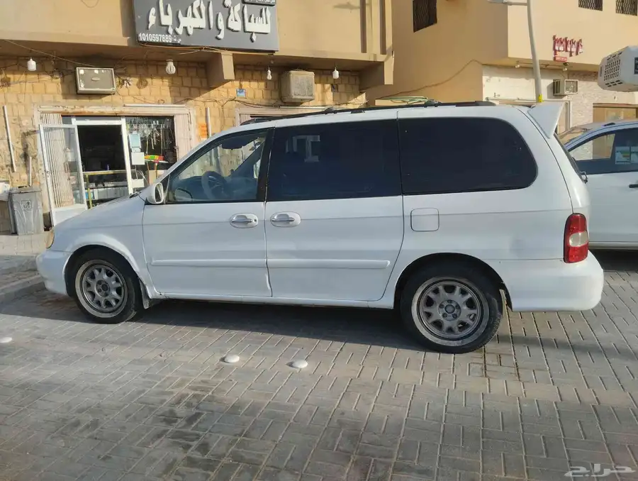 kia carnival model 2002 13500 sr 3