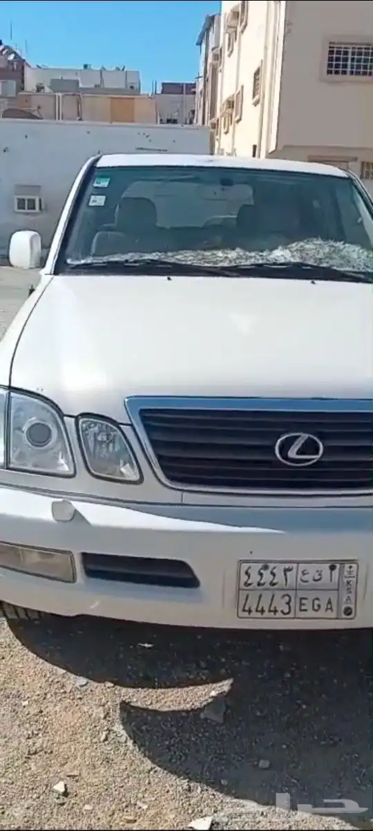 للبيع جيب لكزس موديل 2001 نضيف جدا للاتصال 0