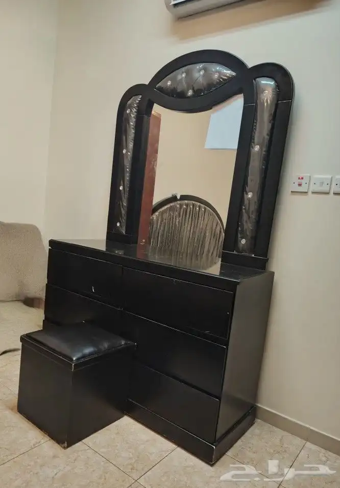 غرفه نوم كامله بسعر 500ريال.الاستلام بتاريخ 11.اغسطس 1