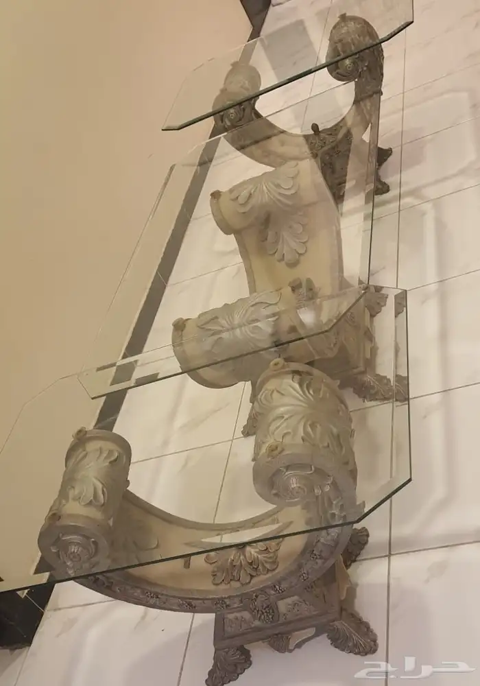 مدخل خشبي مع مرايه مع ثلاثة طاولات 1