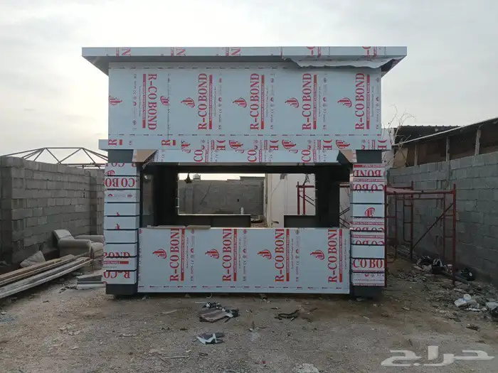 تركيب لوحات حروف بارزة بنر استيكرات صيانة لوحات واجهات كلادن 4