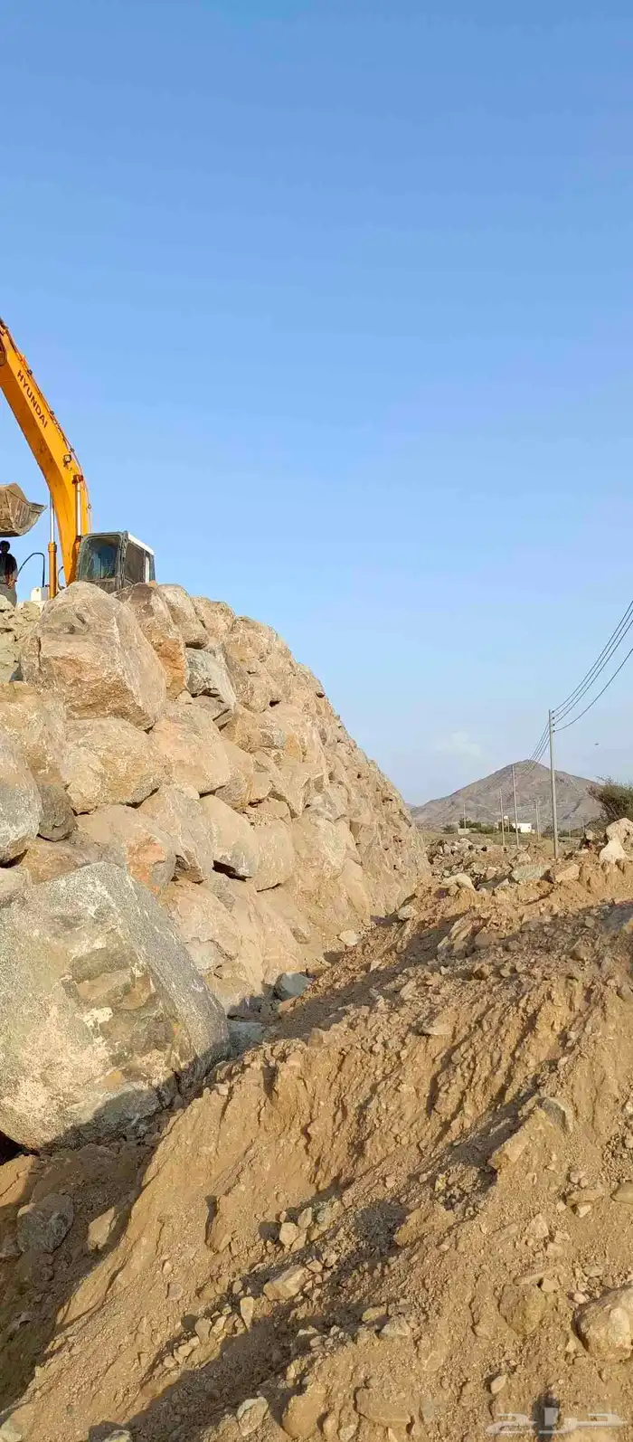 بكلين للايجار تكسير جبل وحفر ارض وهدم مبناء 2