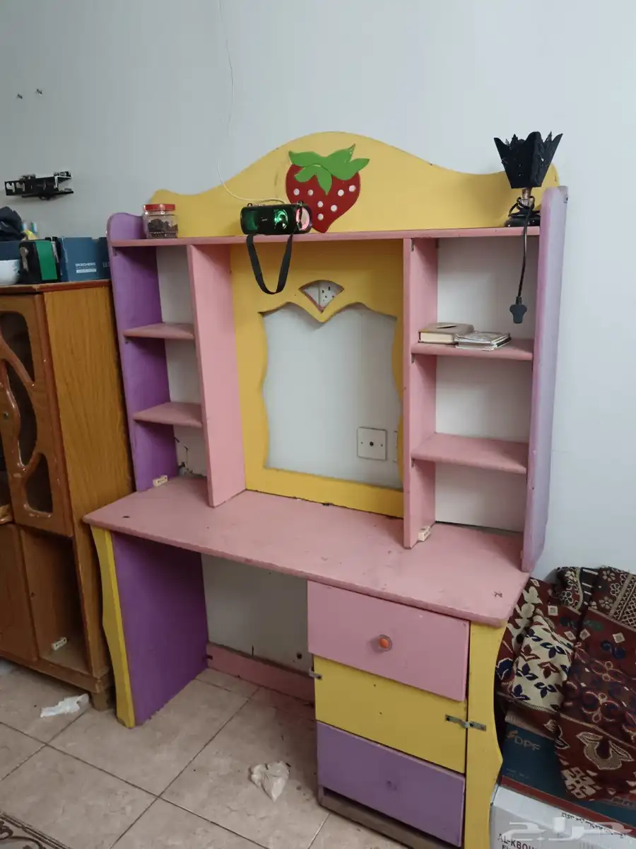 دواليب رفوف سرير خشب للبيع مستعجل 1