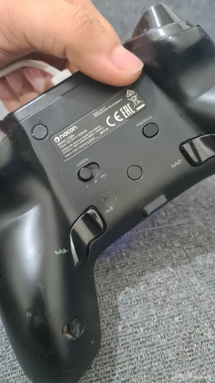 يد احترافي nacon برو 2 في مشكله بصيط 1